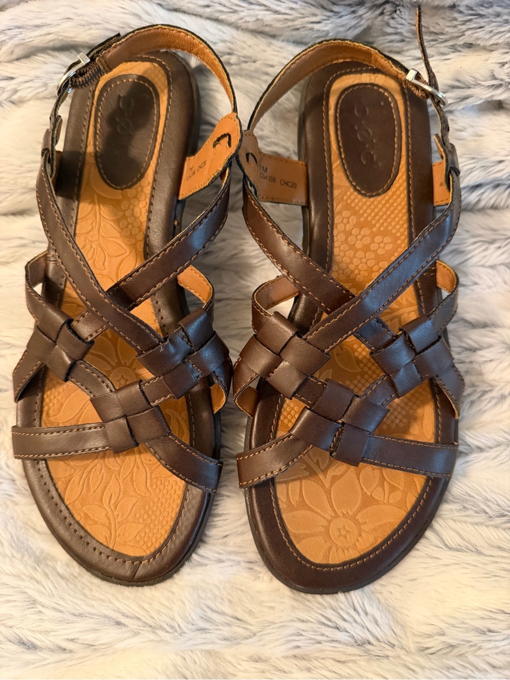 B.o.c. Brown Women’s Crisscross Strap Sandals Sz 7 - Picture 11 of 14